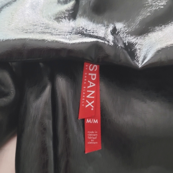 Spanx black faux patent leather leggings Size medium excellent condition - Picture 2 of 4